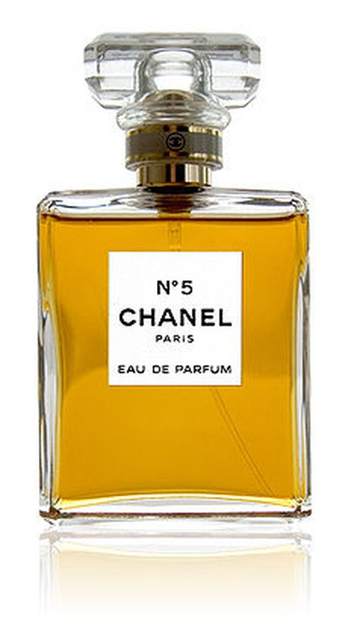 Chanel: Từ cô bé mồ côi tới huyền thoại thời trang