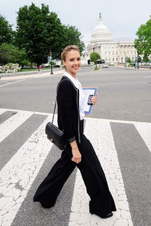 Chanel: Từ cô bé mồ côi tới huyền thoại thời trang