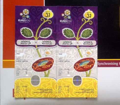 Dân phe vé 'hét giá' xem chung kết EURO 2012
