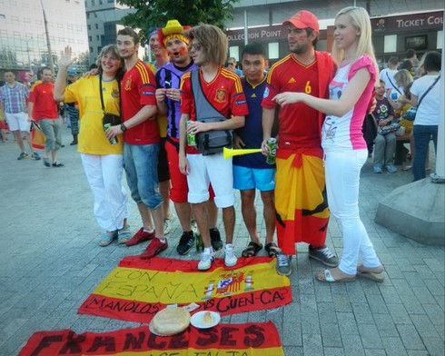 Dân phe vé 'hét giá' xem chung kết EURO 2012