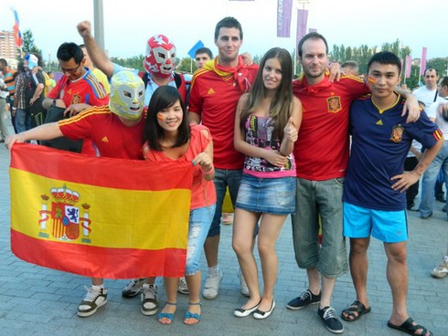 Dân phe vé 'hét giá' xem chung kết EURO 2012