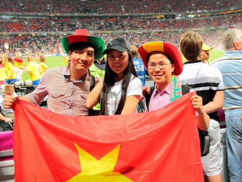 Dân phe vé 'hét giá' xem chung kết EURO 2012