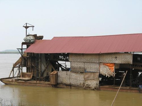 Tiêu tiền như ở Chu Minh thì núi vàng to như Ba Vì cũng hết