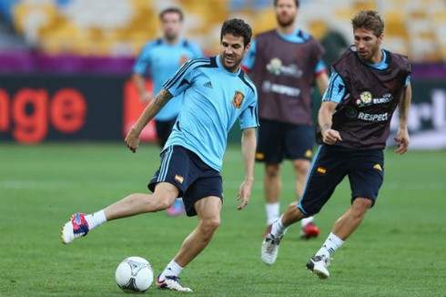 ĐT Tây Ban Nha gặp khó trong trận đấu lịch sử