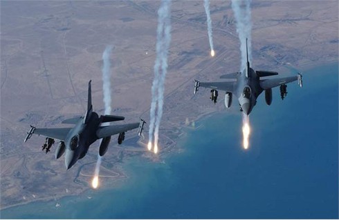 Thổ Nhĩ Kỳ điều F-16 'nghênh đón' trực thăng Syria