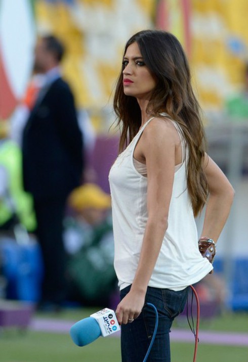 Casillas thờ ơ với bạn gái phóng viên sau trận chung kết EURO