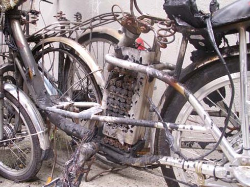 Xe đạp điện phát nổ trong nhà