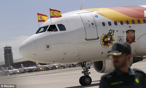 Người hâm mộ chào đón những người hùng TBN