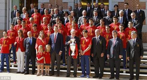 Người hâm mộ chào đón những người hùng TBN