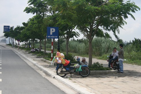 Hàng rong, họp chợ bủa vây con đường đẹp nhất TP.HCM