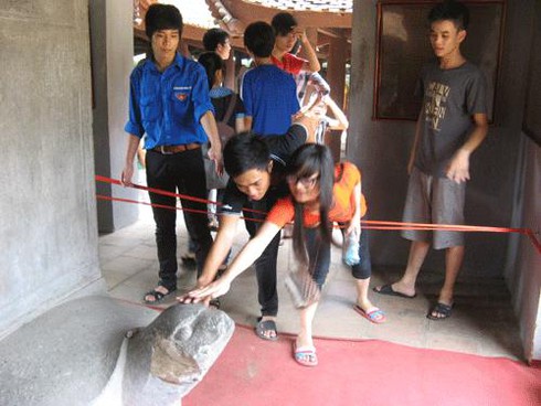 Liều lĩnh cưỡi đầu rùa, ghi tên vào bia đá Văn Miếu