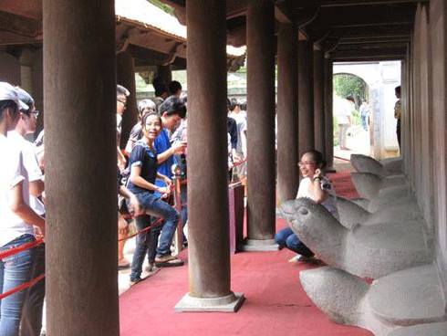 Liều lĩnh cưỡi đầu rùa, ghi tên vào bia đá Văn Miếu