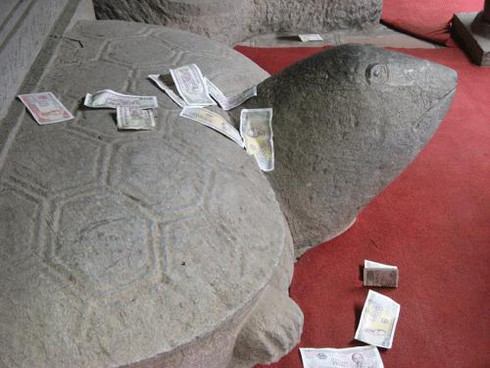 Liều lĩnh cưỡi đầu rùa, ghi tên vào bia đá Văn Miếu