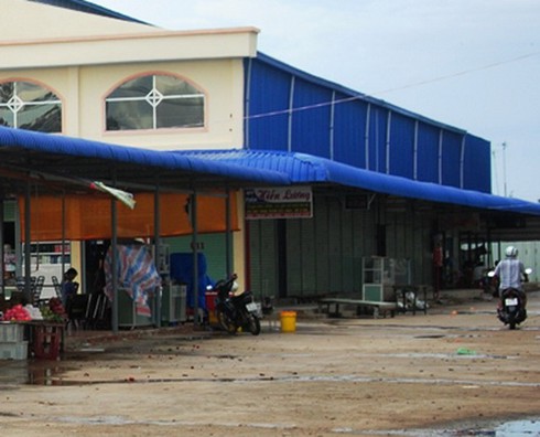 Cách chức chủ tịch thị trấn 'xén' tiền quét rác