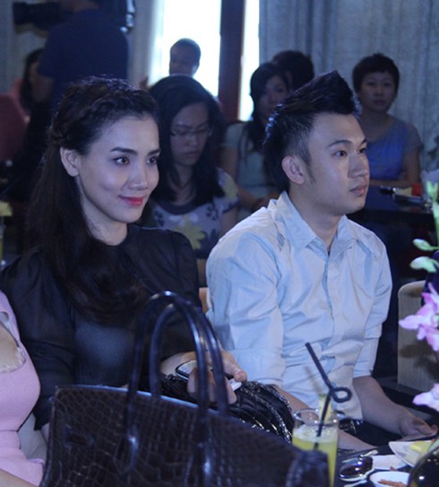 Trang Nhung bất ngờ có mặt chia vui cùng Mr. Đàm