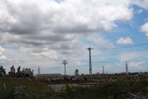 Một thanh niên chết trên đỉnh cột điện cao 10m