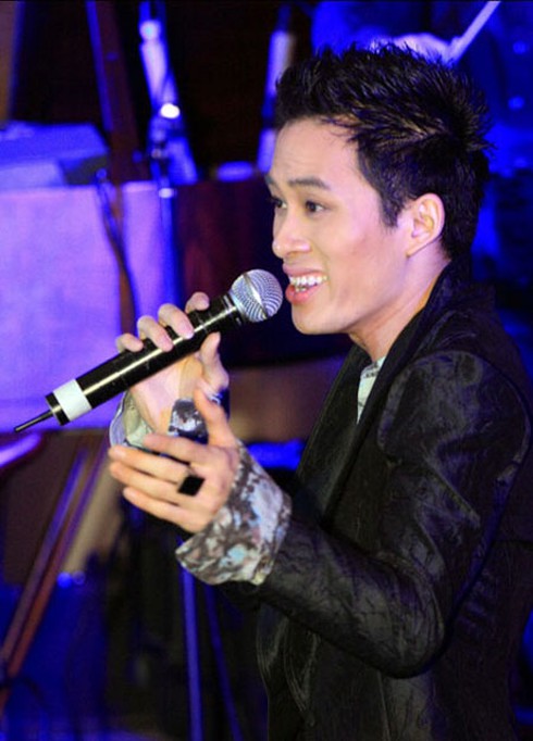 Dù 'hát nhép', Cao Thái Sơn vẫn được Sao Mai điểm hẹn mời