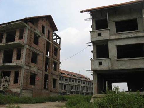 Khu biệt thự `ma` dài hàng cây số bên Đại lộ Thăng Long