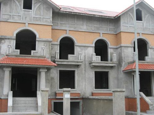 Khu biệt thự `ma` dài hàng cây số bên Đại lộ Thăng Long