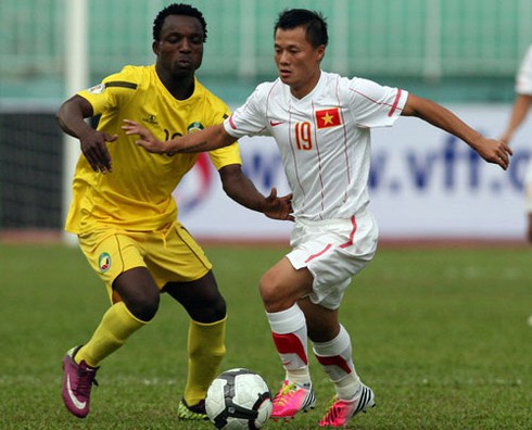 ĐT Việt Nam văng khỏi top 100 thế giới