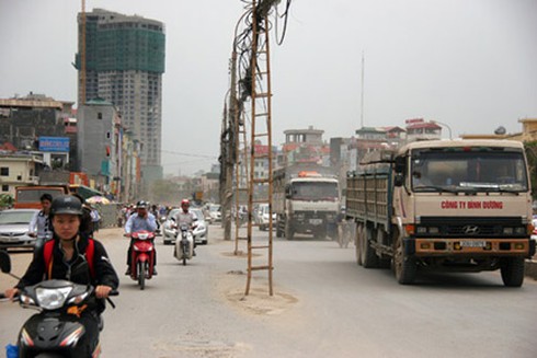 Hà Nội `khổ lắm nói mãi” chuyện nhà siêu méo, dự án bỏ hoang