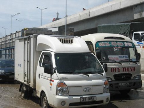 Hà Nội: Đường trên cao cũng thành `con đường đau khổ`