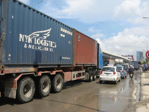 Hà Nội: Đường trên cao cũng thành `con đường đau khổ`