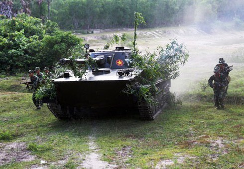 Bộ binh quân khu 9 'cơ động đột kích' với chiến xa lội nước