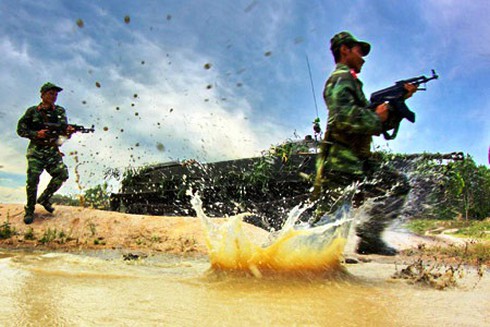 Bộ binh quân khu 9 'cơ động đột kích' với chiến xa lội nước