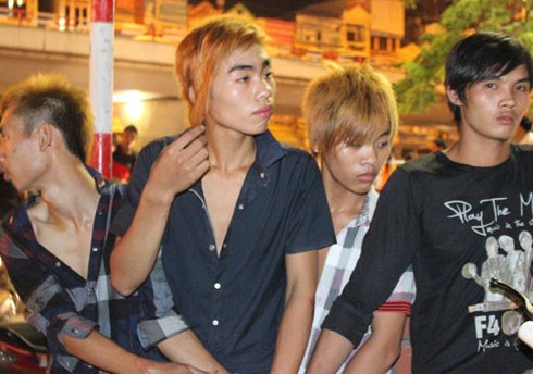 Côn đồ 'tóc vàng' bị 141 bắt ngay sau khi gây án