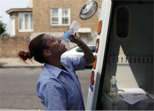 Nước Mỹ “vật vã” vì nắng nóng, hơn 30 người chết