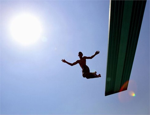 Nước Mỹ “vật vã” vì nắng nóng, hơn 30 người chết