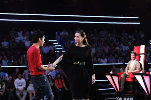 Hà Hồ, Thu Minh lấn át Mr Đàm ngay đêm mở màn The Voice