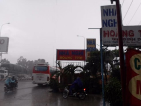 Phụ huynh 'méo mặt' vì giá nhà nghỉ 1 triệu đồng/đêm