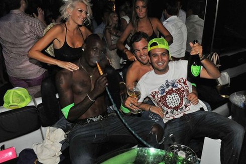 Balotelli ngập trong tửu sắc sau EURO