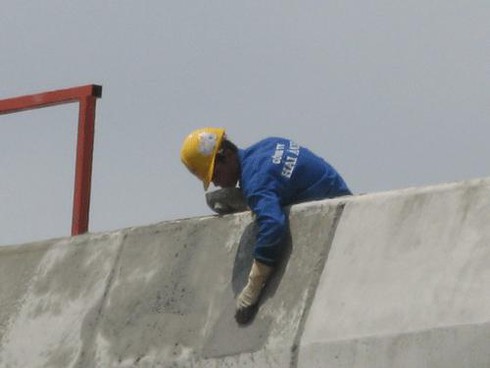 Hà Nội: Công nhân giỡn tử thần trên công trường vành đai 3