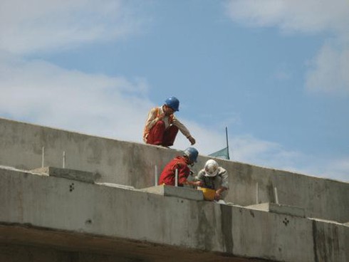 Hà Nội: Công nhân giỡn tử thần trên công trường vành đai 3