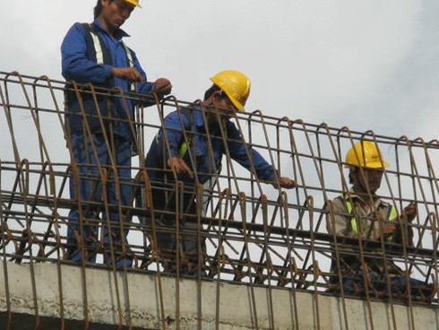 Hà Nội: Công nhân giỡn tử thần trên công trường vành đai 3