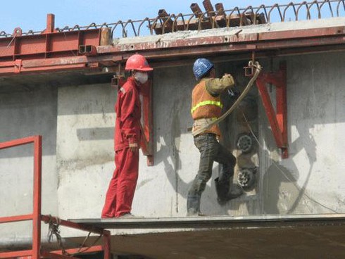 Hà Nội: Công nhân giỡn tử thần trên công trường vành đai 3