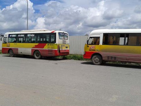 Hà Nội: “Bát nháo” xe buýt trên đường Trần Phú, Hà Đông