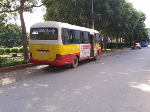 Hà Nội: “Bát nháo” xe buýt trên đường Trần Phú, Hà Đông