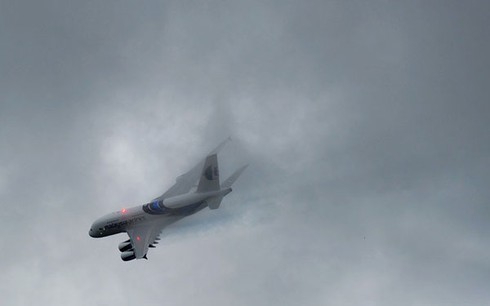 Xem máy bay 'làm xiếc' ở triển lãm hàng không