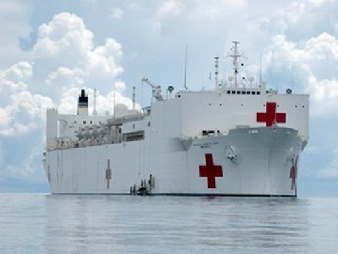 Tàu bệnh viện USNS Mercy của Mỹ cập cảng Cửa Lò