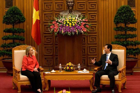 Chuyến thăm Việt Nam của Hillary trên báo nước ngoài