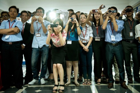 Chuyến thăm Việt Nam của Hillary trên báo nước ngoài