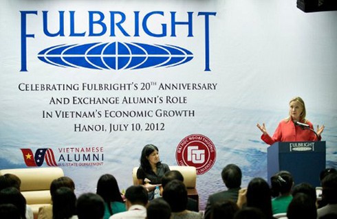 Chuyến thăm Việt Nam của bà Hillary trên báo nước ngoài