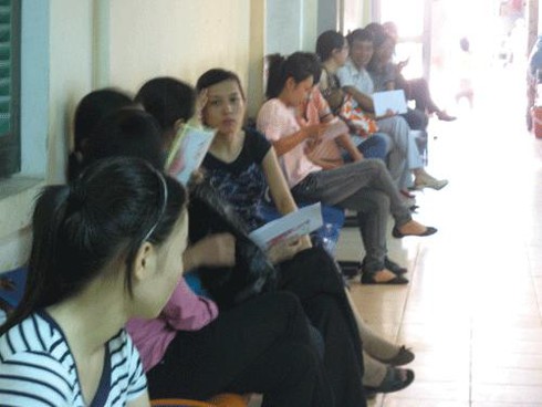 Gầm giường, hành lang bệnh viện cũng không còn chỗ chen