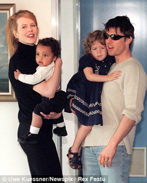 Nicole Kidman đã giúp Katie Holmes bỏ Tom Cruise?