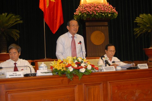 TP.HCM: Nóng chuyện lãi suất, xả thải y tế