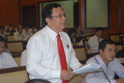 TP.HCM: Nóng chuyện lãi suất, xả thải y tế